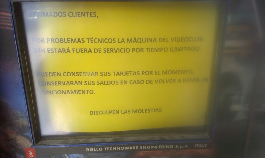 Cartel informativo no acertado hacia la clientela