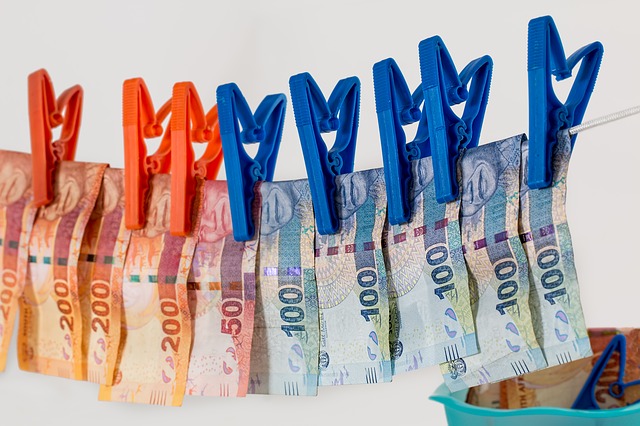 Dinero en tenderete